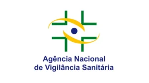 Consultores da ECCUS Engenharia Clínica realizando auditoria técnica em hospital de Pouso Alegre para garantir conformidade com normas da Anvisa.