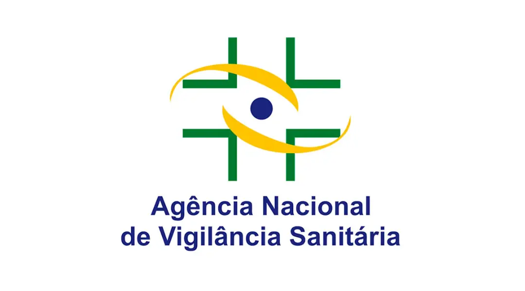 Consultores da ECCUS Engenharia Clínica realizando auditoria técnica em hospital de Pouso Alegre para garantir conformidade com normas da Anvisa.